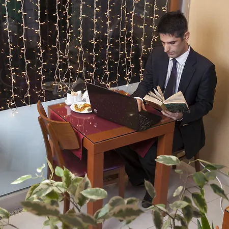 호텔 술타나멧 스위트